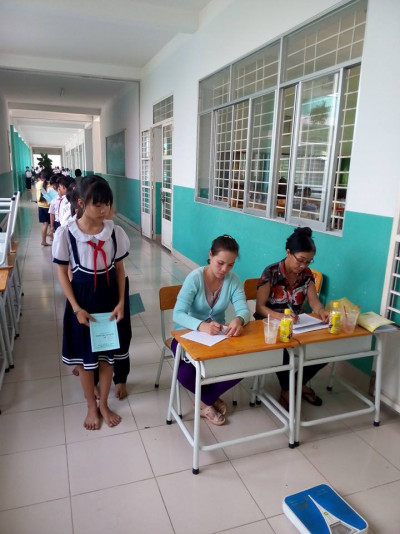 Trường TH Nguyễn Hiền phối hợp cùng Trạm y tế phường Hiệp An khám sức khoẻ cho 674 học sinh